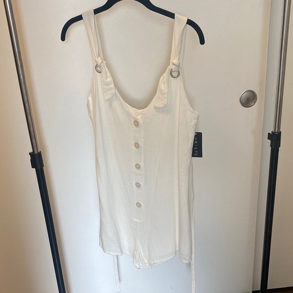 White Button-Down Sleeveless Romper - Picture 4 of 14